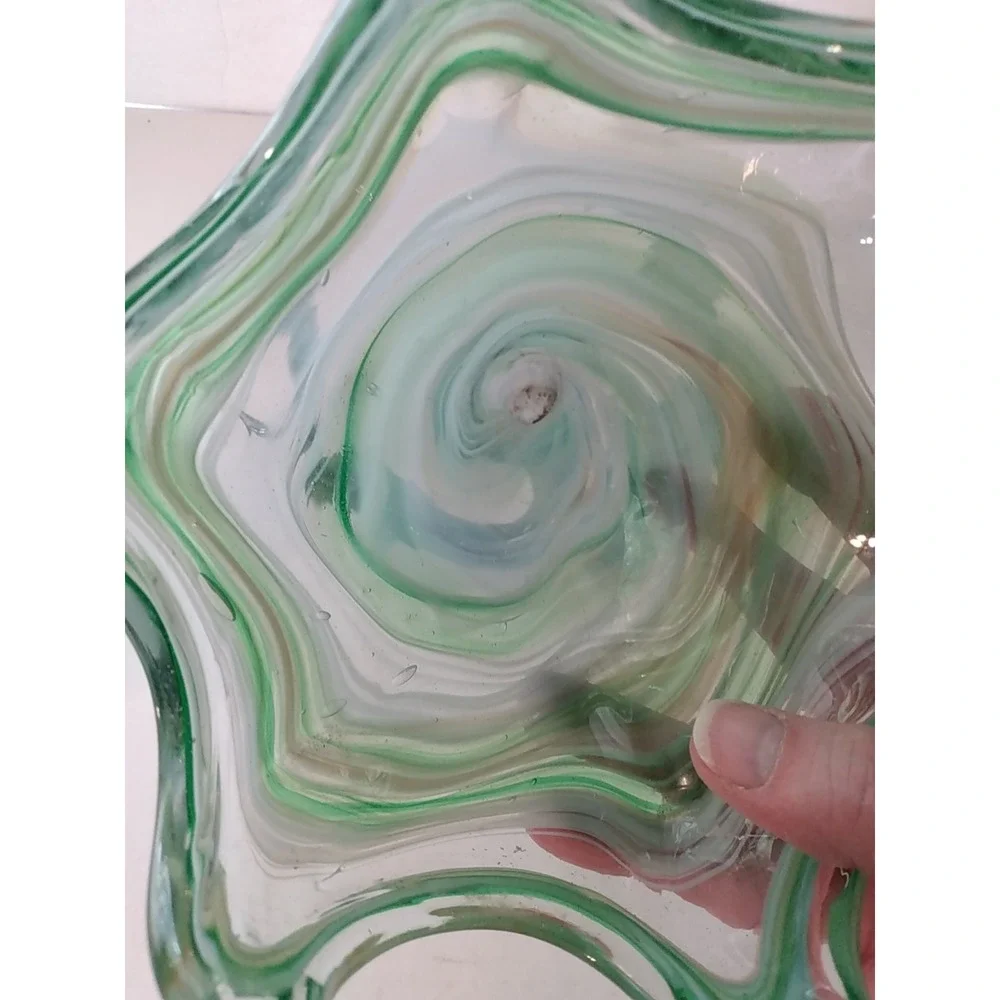Slag Glass Stretch Ruffled Top Vase Green Swirl Art Glass Centerpiece 10